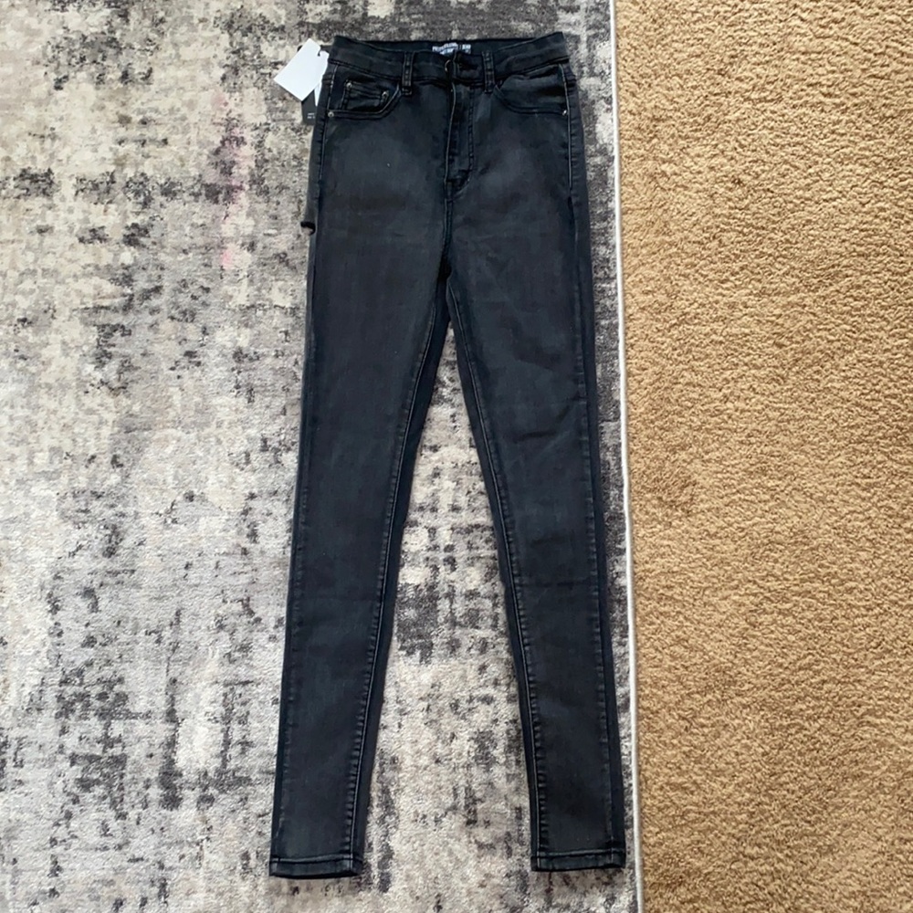 black skinny jeans with rip on the butt